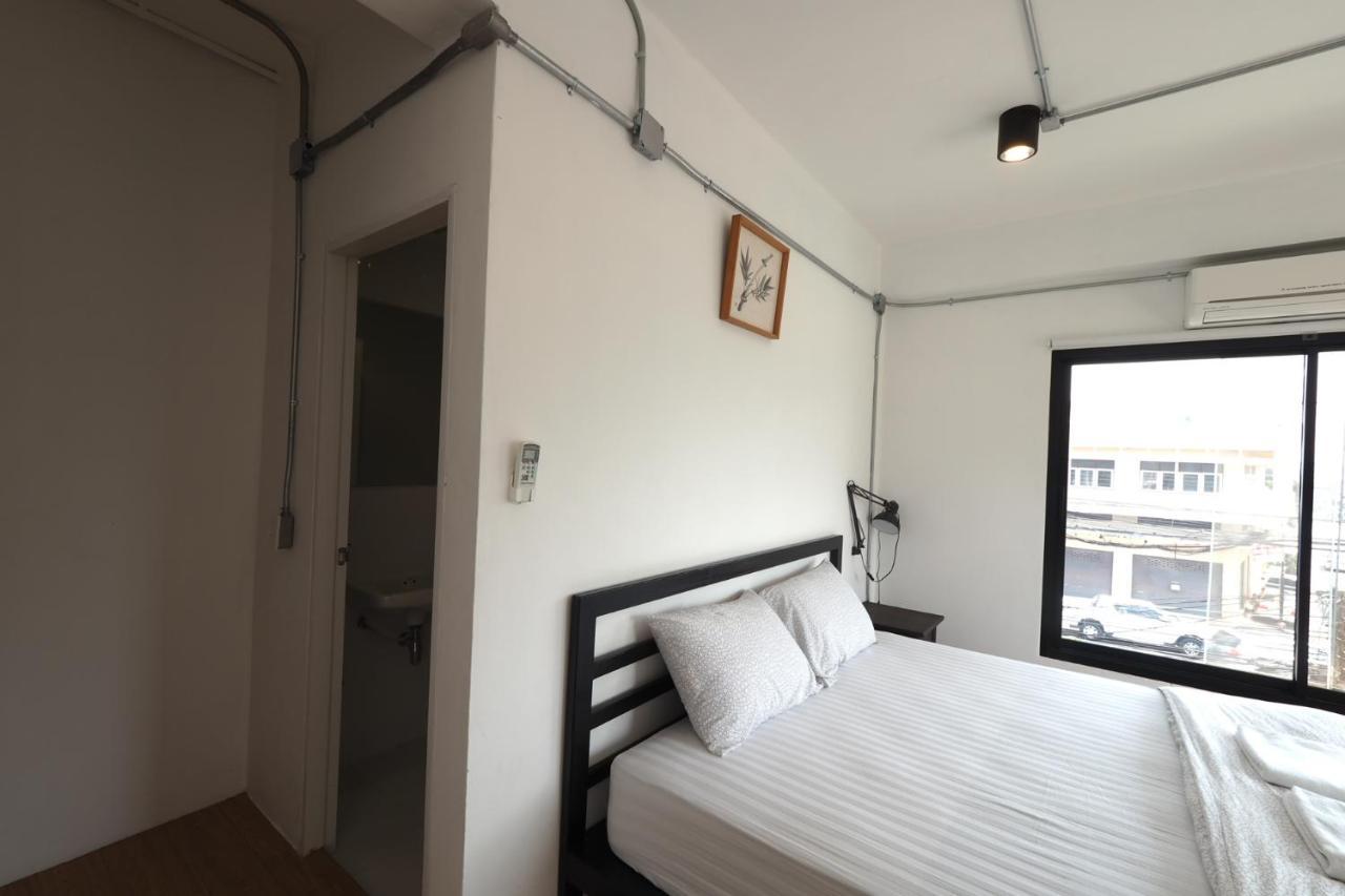 Labkoff Cafe And Hostel 北碧府 外观 照片
