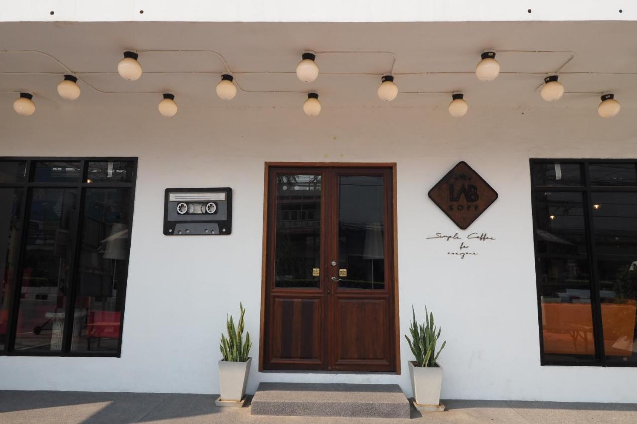 Labkoff Cafe And Hostel 北碧府 外观 照片