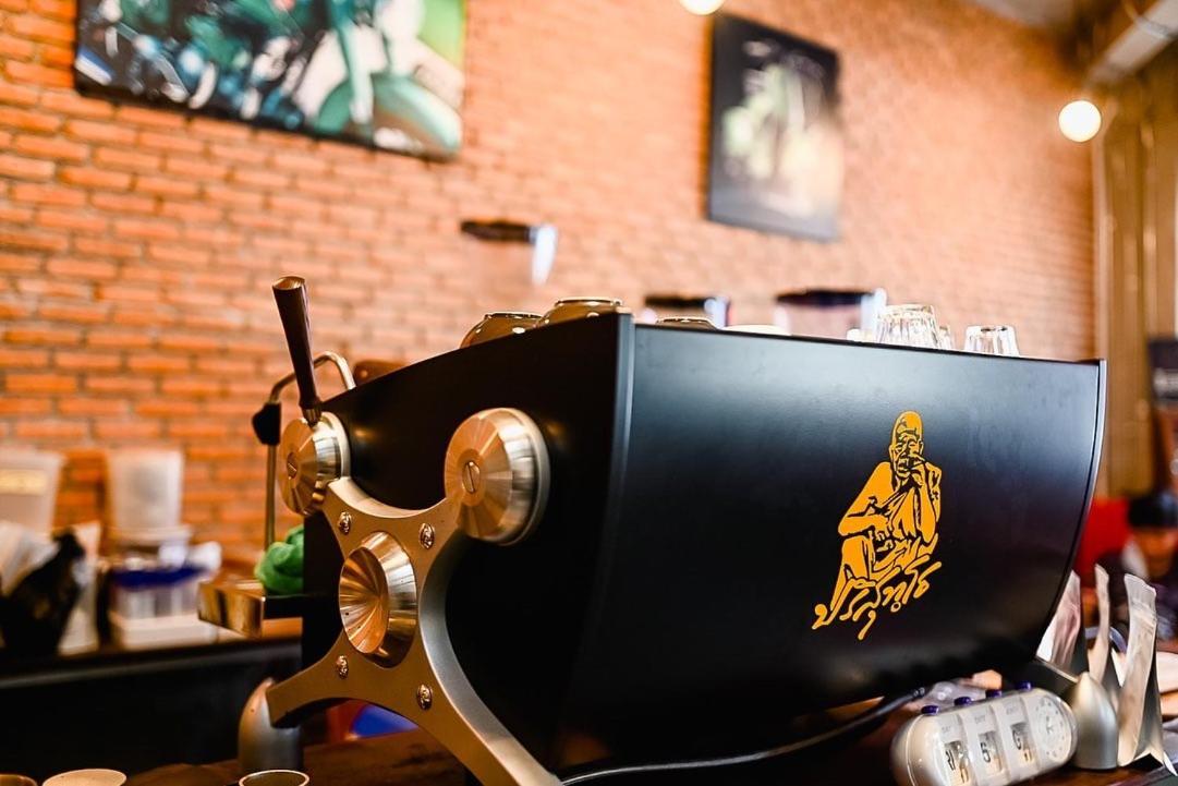 Labkoff Cafe And Hostel 北碧府 外观 照片