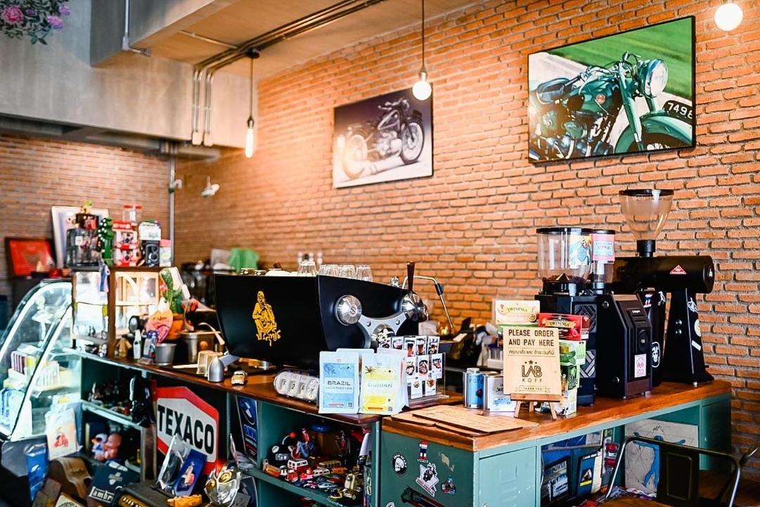 Labkoff Cafe And Hostel 北碧府 外观 照片