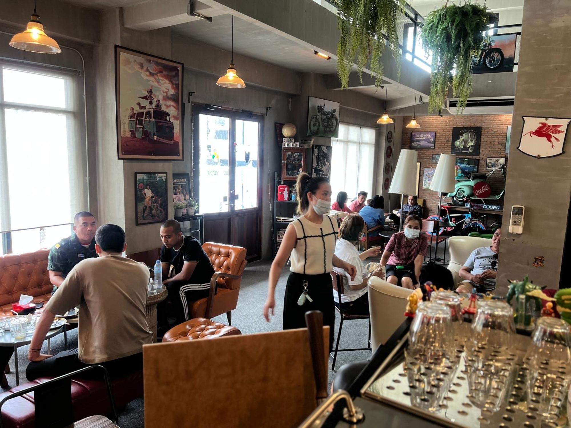 Labkoff Cafe And Hostel 北碧府 外观 照片
