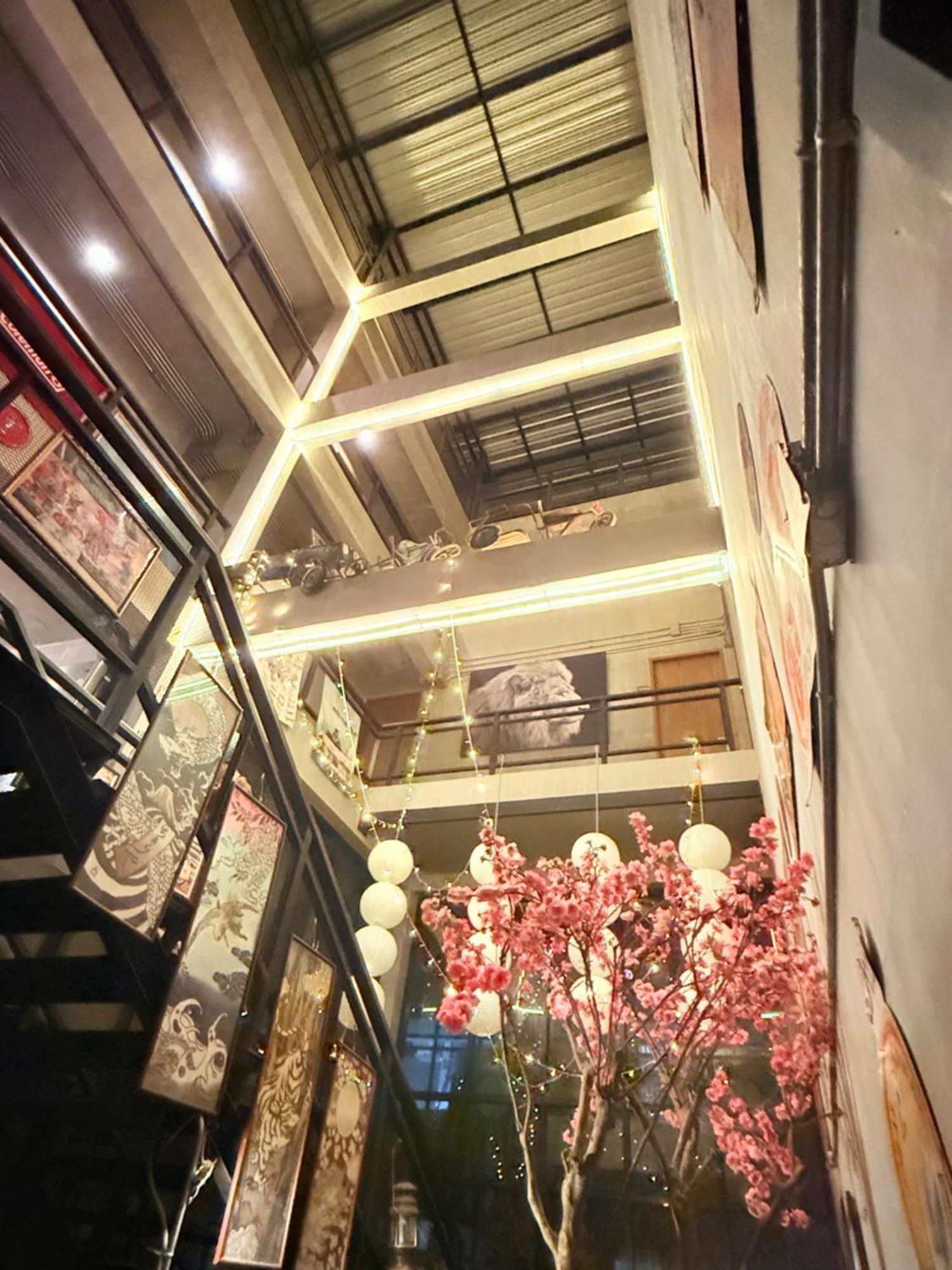 Labkoff Cafe And Hostel 北碧府 外观 照片